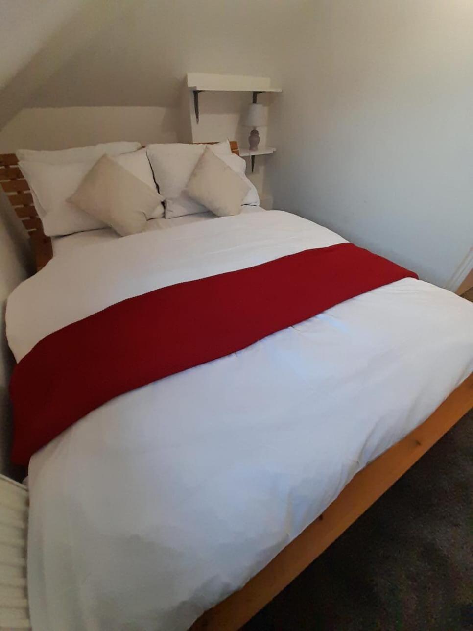 Entire Victoria Park Cardiff Apartment With Free Street Parking Bus 17 And 18 Direct To Cardiff City Centre, Fast Free Wi-Fi Exterior photo