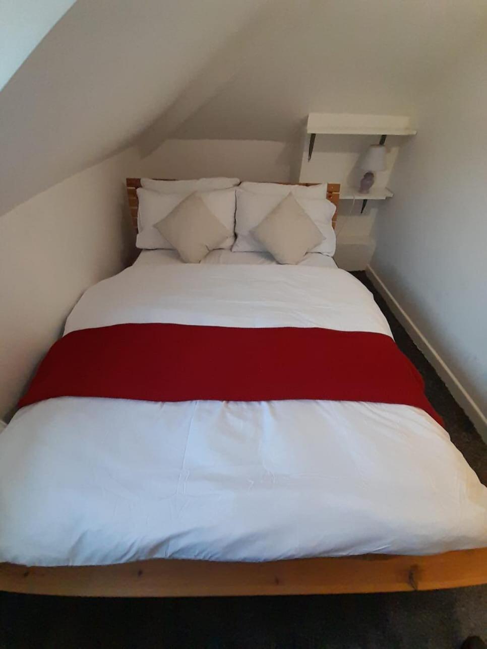 Entire Victoria Park Cardiff Apartment With Free Street Parking Bus 17 And 18 Direct To Cardiff City Centre, Fast Free Wi-Fi Exterior photo