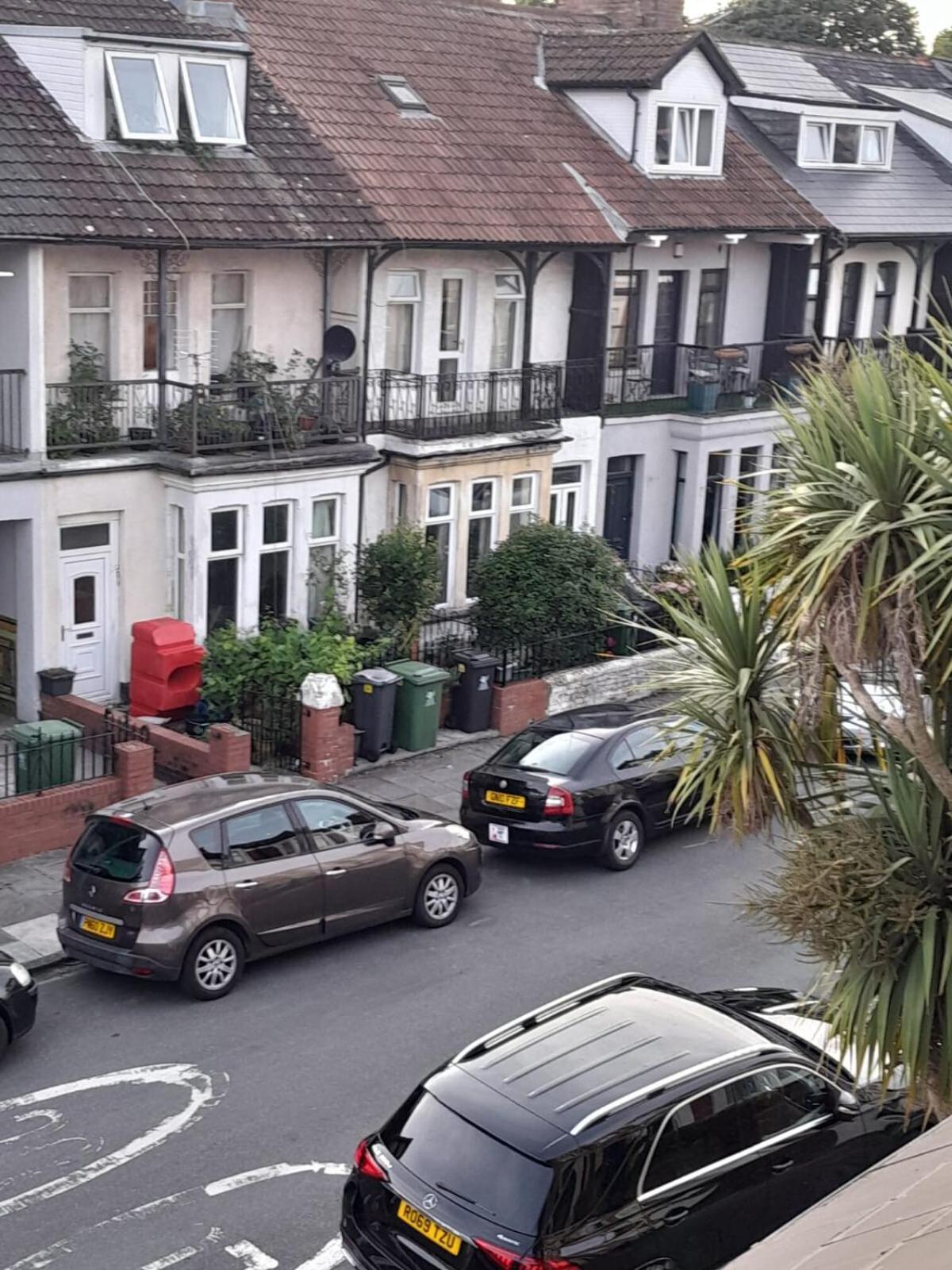 Entire Victoria Park Cardiff Apartment With Free Street Parking Bus 17 And 18 Direct To Cardiff City Centre, Fast Free Wi-Fi Exterior photo